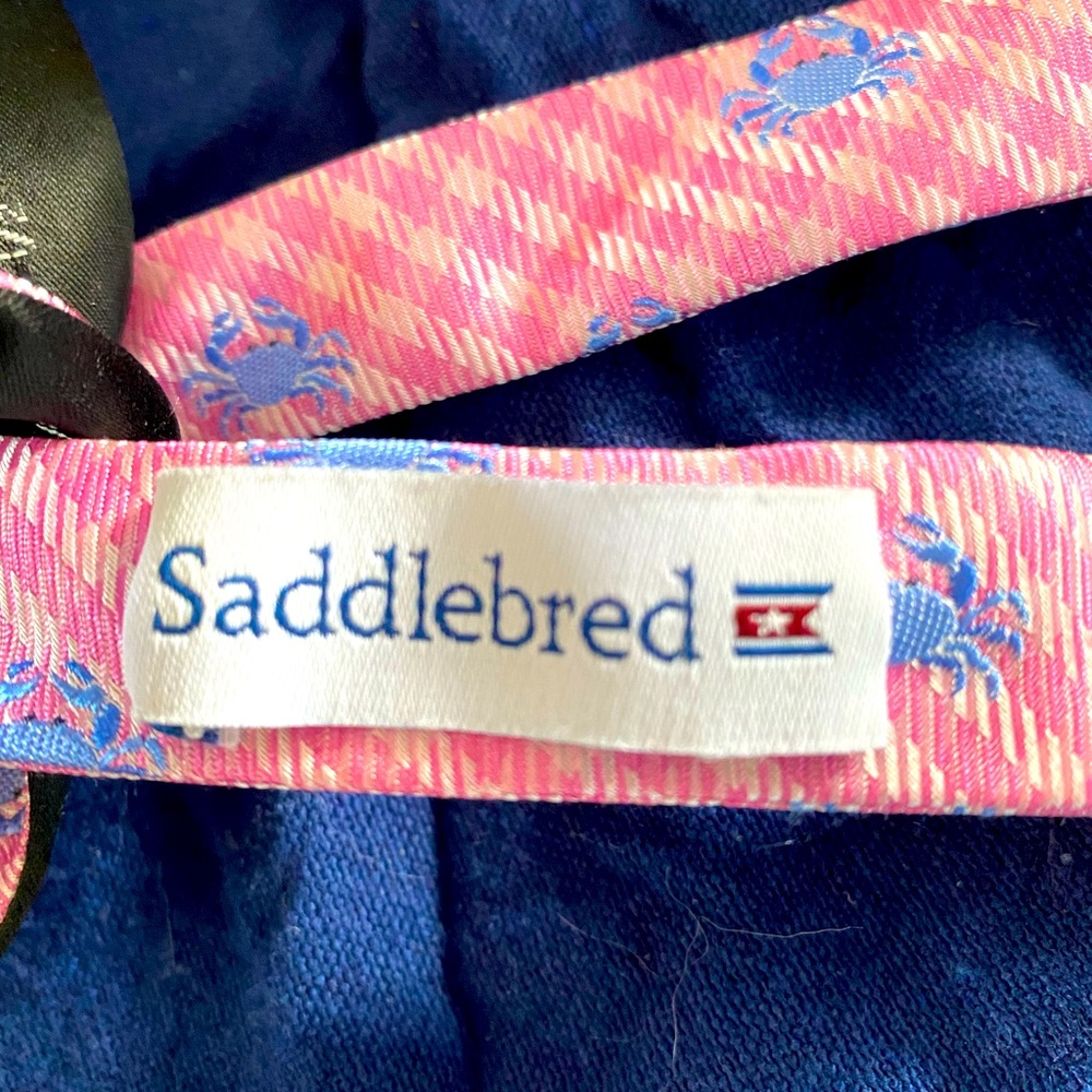 Sweet little Bow tie NWT Pink w/ Blue Crabs.  Never worn. Preppy Summer style!
